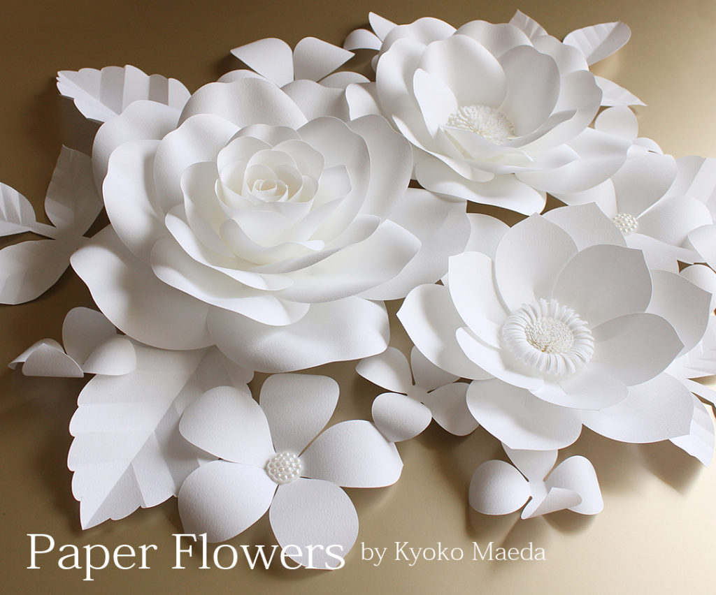 前田京子のペーパーフラワー、ペーパークラフト、ペーパーアートの白いウォールフラワー