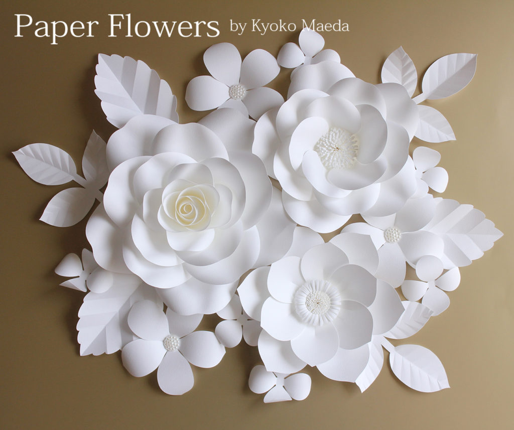 前田京子のペーパーフラワー、ペーパークラフト、ペーパーアートの白いバラのウォールフラワー