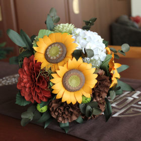 前田京子のペーパーフラワー、ペーパーアート、ペーパークラフトの紙のひまわりのブーケ