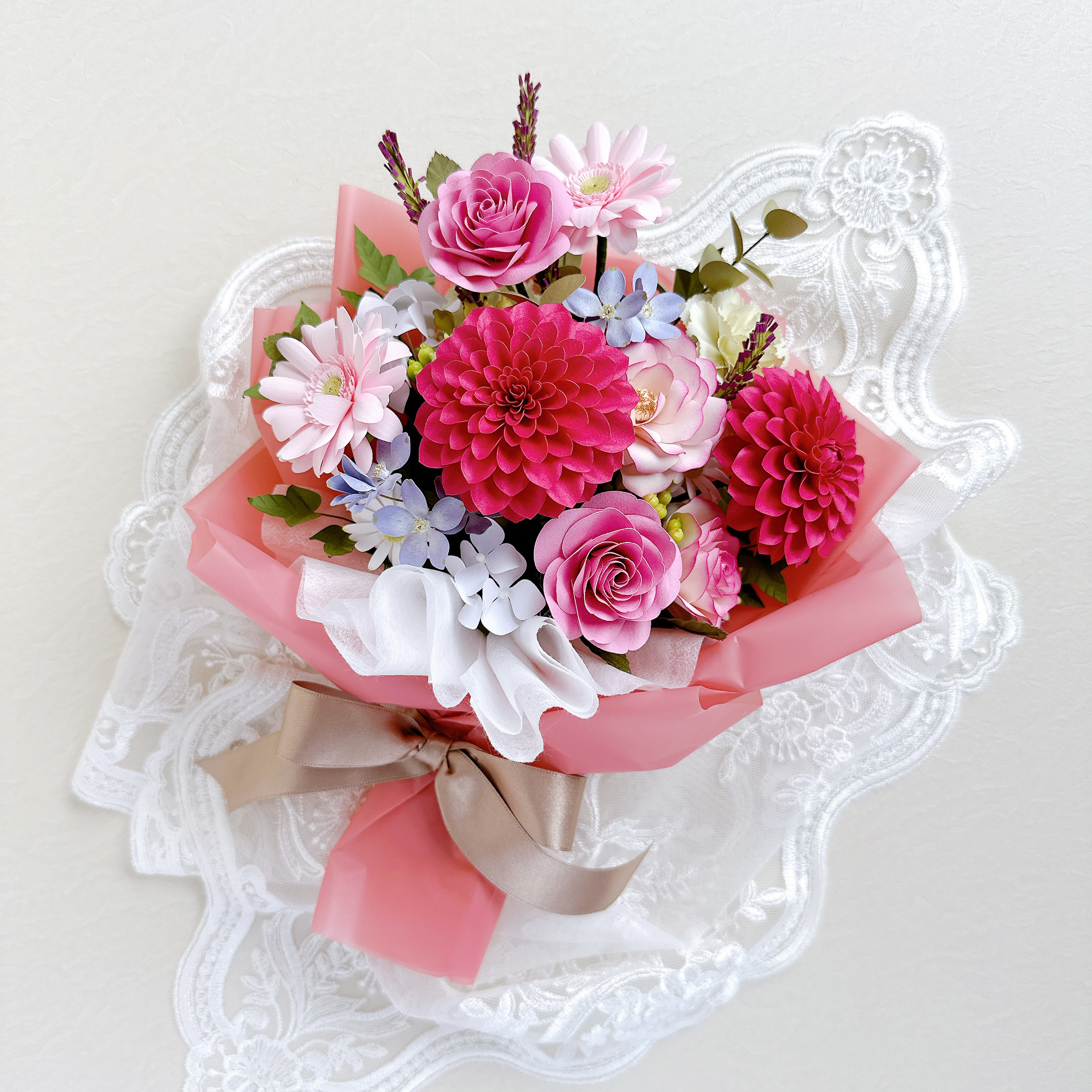 前田京子のペーパーフラワー、ペーパーアート、ペーパークラフトの紙の花